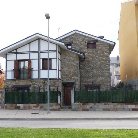 Villa Casa con jardín frente ciudadela Jaca Exterior foto