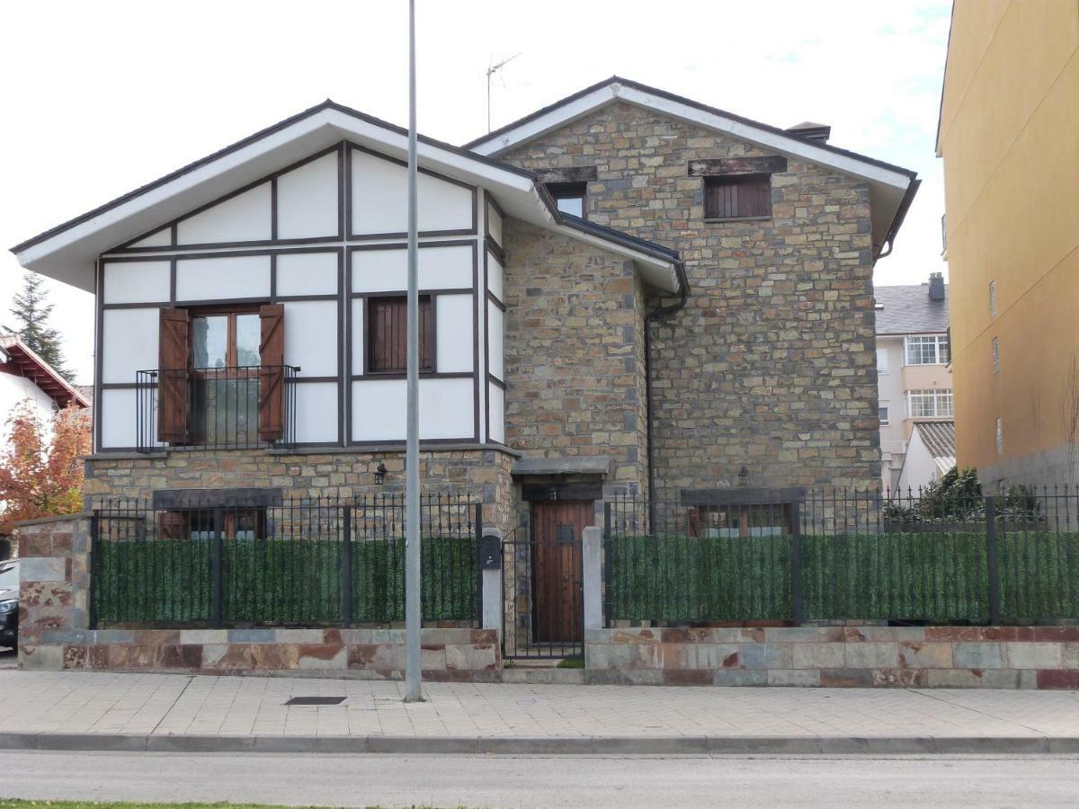 Villa Casa con jardín frente ciudadela Jaca Exterior foto