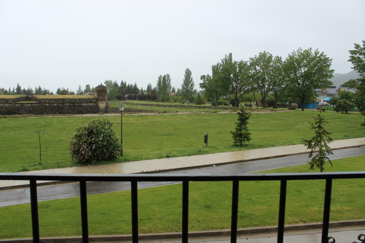 Villa Casa con jardín frente ciudadela Jaca Exterior foto