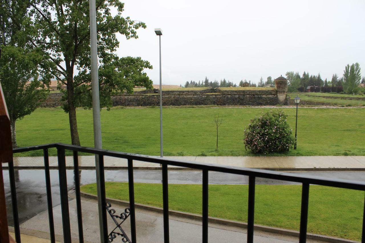 Villa Casa con jardín frente ciudadela Jaca Exterior foto